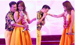 Đàm Vĩnh Hưng ôm ấp, hôn tay Mỹ Tâm đầy tình cảm