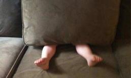 'Chết cười' với bộ ảnh: Khi trẻ con trốn