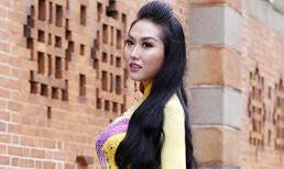 Phi Thanh Vân "kín cổng cao tường" xuống phố