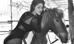 "Siêu vòng 3" Đinh Phương Ánh mặc váy xuyên thấu “nổi loạn” bên ngựa 