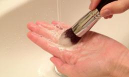 Cuối năm dọn nhà… đừng quên vệ sinh dụng cụ trang điểm