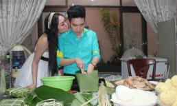 Phi Thanh Vân "hôn nũng nịu" Quang Hà ngay trên bàn gói bánh chưng