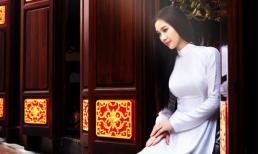Vẻ "dịu ngọt" của Nữ hoàng trang sức Thanh Trúc qua tà áo dài