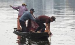 Người đàn ông vẫy tay chào vợ trước khi nhảy hồ tự tử