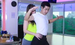 MC Nguyên Khang khiêu vũ cùng vũ công nước ngoài