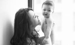 Á hậu Thụy Vân lần đầu khoe quý tử nhỏ