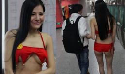 Nữ MC gây sốc ở ga tàu điện ngầm vì hở hang quá đà 