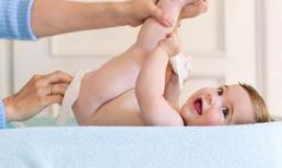 Những công việc 'cực chẳng đã' cha mẹ nào cũng phải làm vì bé