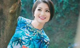 Diệu Hương tái xuất trẻ trung với áo dài