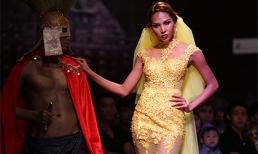 Minh Triệu lạnh lùng khoe chân dài cuốn hút trên sàn diễn