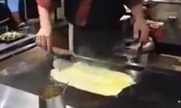 Đầu bếp trổ tài làm món cơm rang trộn trứng điêu luyện