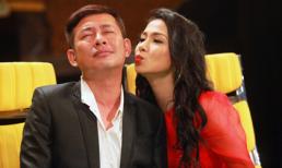 Việt Trinh bất ngờ hôn Tấn Beo trên 'ghế nóng'