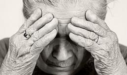 Cụ bà 76 tuổi bị 4 thanh niên cưỡng bức ngay tại nhà