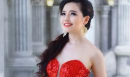 MC Ngọc Trang khoe vẻ đẹp thanh tân với đầm đỏ