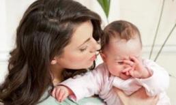 Tìm hiểu lý do vì sao bé hay giật mình khi ngủ?