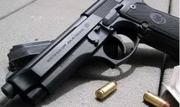 Trộm xe giằng súng với công an, đạn găm trúng ngực