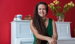 Cô gái tự kết hôn với chính mình vì chán cảnh F.A lâu