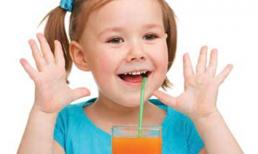 Nguy hại khôn lường khi trẻ uống nhiều nước ngọt