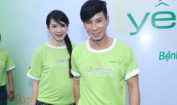 Minh Hà 'bế' bụng bầu gần ngày sinh đi từ thiện cùng chồng