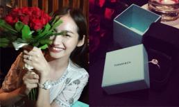 Trúc Diễm thẹn thùng khi được người yêu cầu hôn