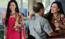 Cao Thùy Linh rạng rỡ cầm cúp vàng về nước sau HHQT 2014