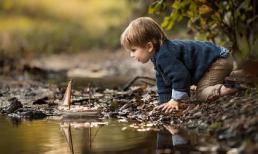 Cậu bé mắc bệnh mất tri giác đáng yêu dưới ống kính của cha