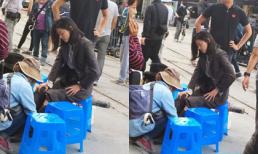 'Minh tinh trái đất' bị chê 'chảnh chọe' vì để trợ lý cúi giúp thay giày