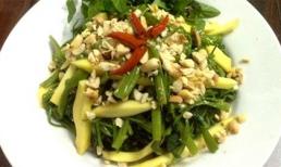 Trổ tài làm nộm rau muống trộn xoài ngon miệng