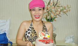 Việt Hương tươi rói đón tuổi mới sau khi bị bỏ rơi ở Nhật