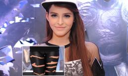 Andrea diện quần 'rách te tua' đi 'gặp' ác quỷ Dracula