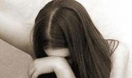 Cô bé 13 tuổi 'dâng' 'tình' và tiền tận miệng 'yêu râu xanh'