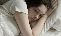 Sốc khi bị chồng đánh ngay trên bàn mổ đẻ