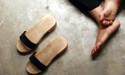 Nữ sinh cấp hai dùng guốc đánh bạn đến chết