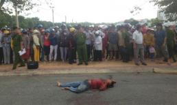 Một người chạy xe ôm bị đâm chết trên vũng máu