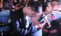 Cặp đôi 'khóa môi' 52 phút để rinh Iphone 6