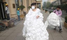 Mặc váy cưới khẩu trang để kết hôn với bầu trời