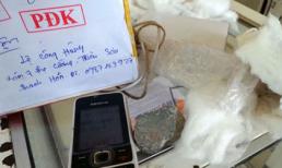 Gửi iPhone 5 qua bưu điện, nhận được Nokia và 2 cục đá?