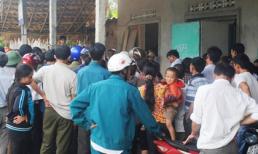 Hai con nhỏ khóc ngất bên thi thể mẹ treo cổ tự tử