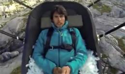 Chàng trai mạo hiểm với màn nhảy dù 