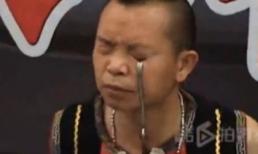 'Rùng mình' với màn lập kỷ lục nâng thùng bằng mí mắt