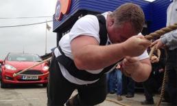 Kỷ lục dùng tay không kéo lê 14 ô tô trên quãng đường 5,53m