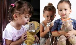 Con gái Hồng Nhung hôn gấu bông cực yêu