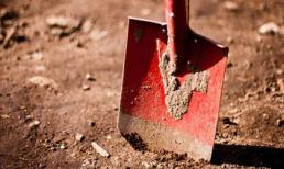 Sốc: Cha chôn sống con chỉ vì khuyết tật