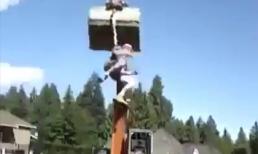 Trò tiêu khiển của công nhân máy xúc