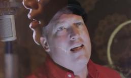 Ca sĩ người Mỹ cover “Chắc ai đó sẽ về” cực hay