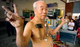 'Người nam châm' 70 tuổi hút chặt mọi đồ dùng kim loại