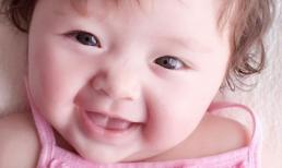 Ngắm con gái Elly Trần váy hồng, tóc xoăn cực yêu