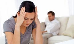 'Từ nhà mẹ đẻ về, chồng bắt tôi cởi hết quần áo để kiểm tra'