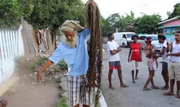 Mái tóc 40 năm không cắt của cụ ông