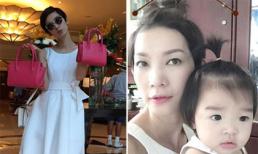 Xuân Lan thích thú vì được tặng túi đôi với con gái